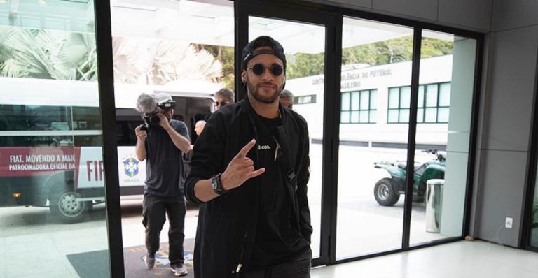 Neymar Jr aproveita folga longe dos companheiros de Seleção Brasileira