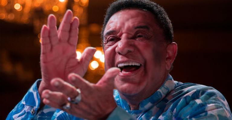 Estado de saúde de Agnaldo Timóteo piora e cantor respira com a ajuda de aparelhos