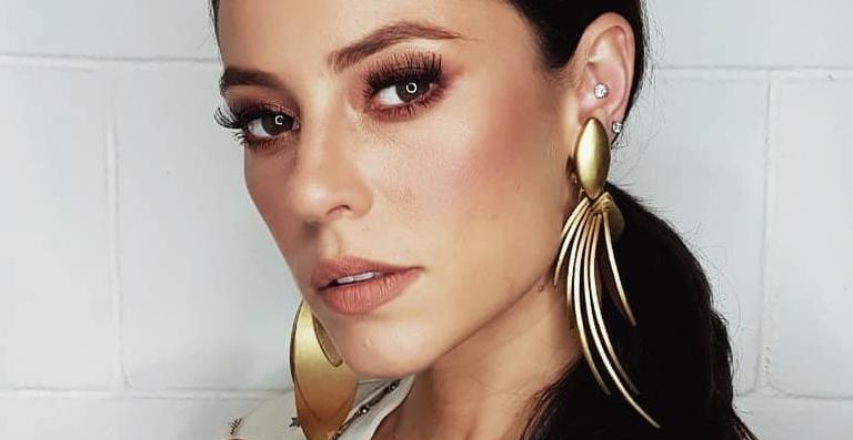 Paolla Oliveira se define: ”Linda e solteira”