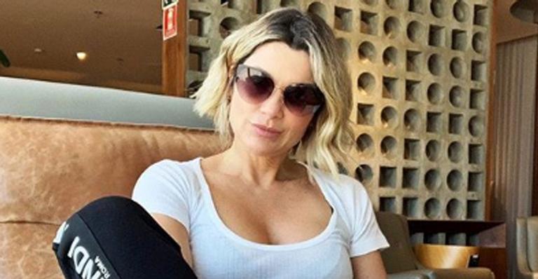 Flávia Alessandra posa de maiô em Portugal e é elogiada por Otaviano Costa