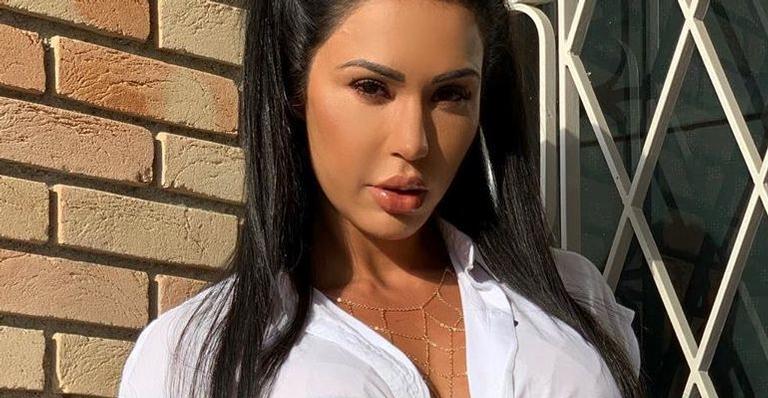 Após exibir bumbum de fio dental, Gracyanne se irrita e rebate seguidora que a chamou de monstro