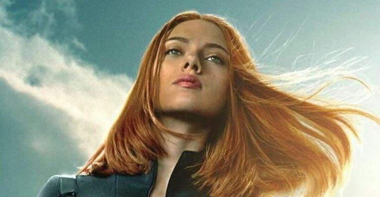 Scarlett Johansson aparece irreconhecível nas primeiras fotos do filme solo da Viúva Negra