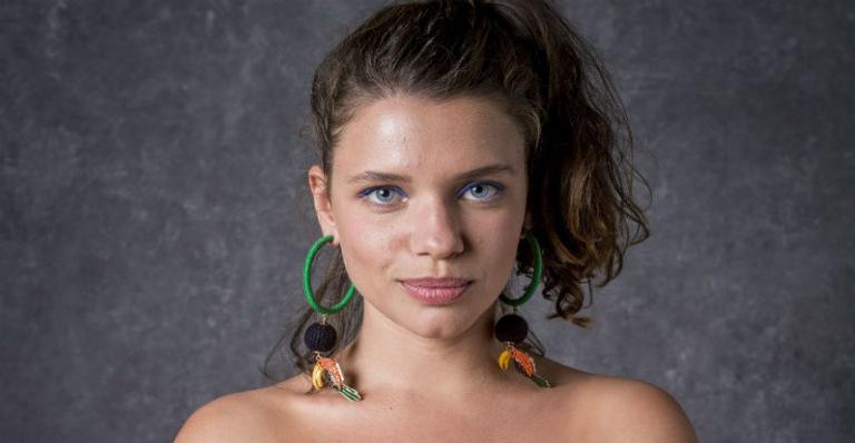 Sem a namorada, Bruna Linzmeyer aparece de biquíni e exalta arco-íris na praia
