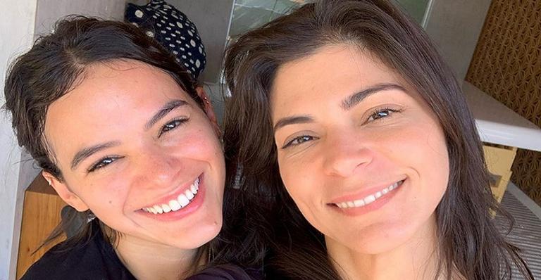 Bruna Marquezine pega pesado durante o treino e não economiza caretas