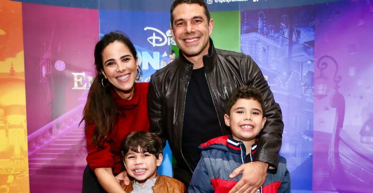 Wanessa Camargo se diverte com os filhos em espetáculo da Disney