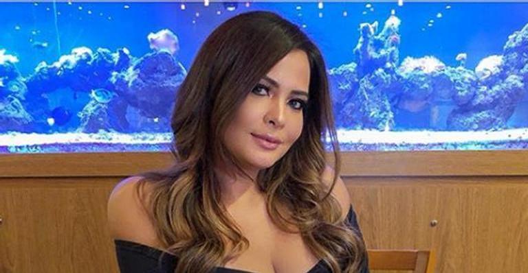 Geisy Arruda surpreende internautas ao posar de diabinha sexy
