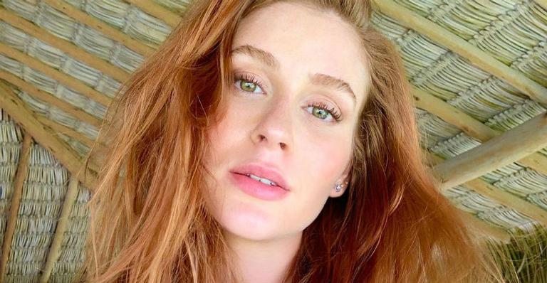 Marina Ruy Barbosa sensualiza ao aparecer de lingerie transparente na praia