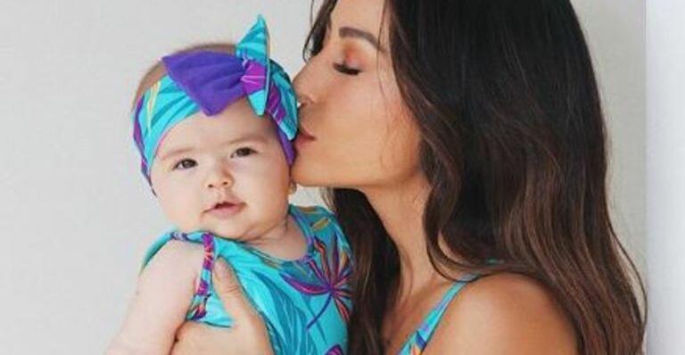 Fofura do dia! Sabrina Sato encanta a web ao mostrar Zoe vestindo tiara de princesa