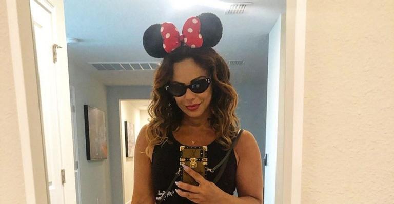 Viviane Araújo encanta seguidores ao colocar o corpão para jogo nos EUA