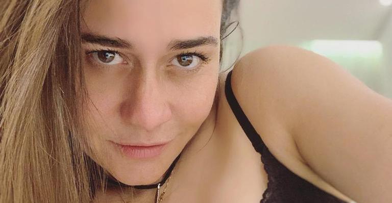 Aos 48 anos, Alessandra Negrini conta que já mandou nudes: ”Quem nunca?”