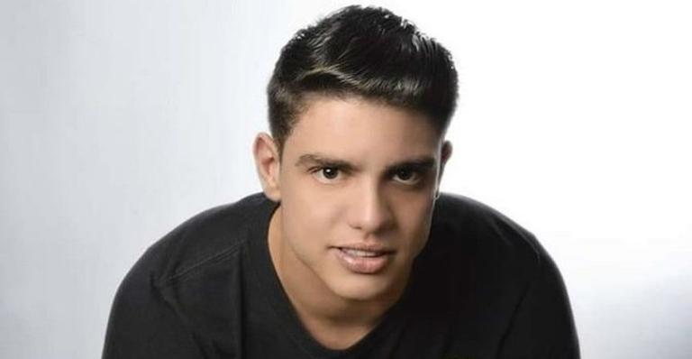 Cantor sertanejo morre aos 26 anos vítima de acidente de moto