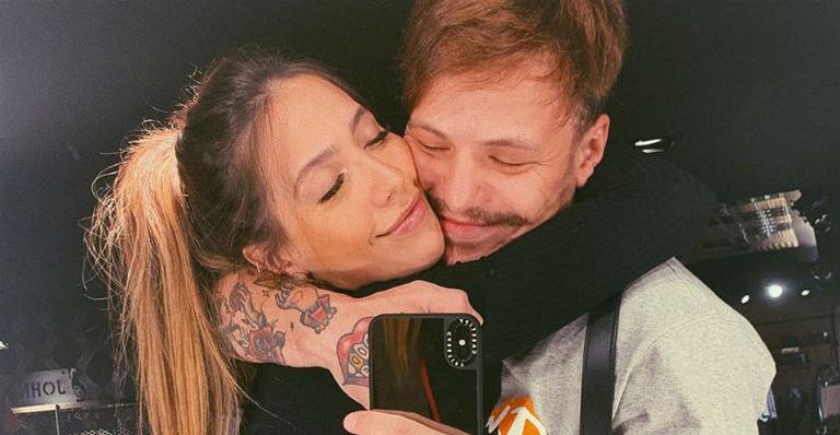 Saulo Poncio aparece em suposto vídeo com duas mulheres e internautas o acusam de traição