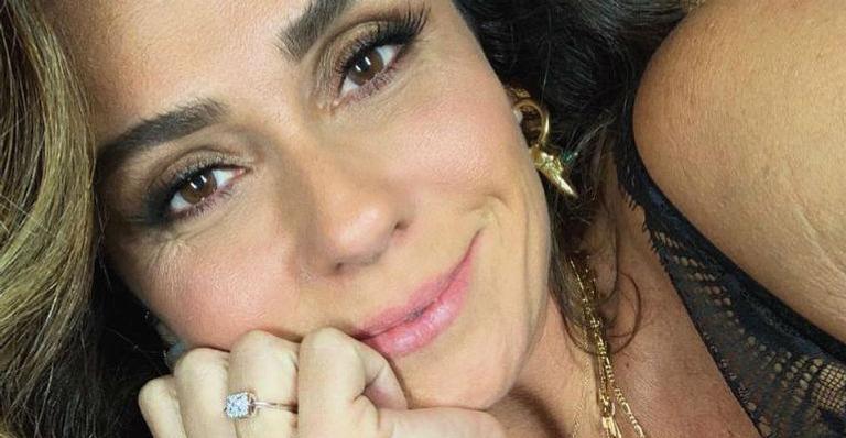 Sem maquiagem, Giovanna Antonelli posa agarradinha nas filhas e encanta a web