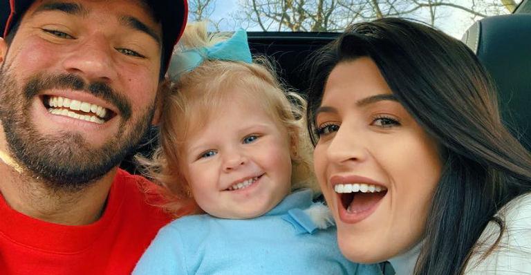 Esposa do goleiro Alisson Becker faz linda homenagem ao marido antes da ‘Champions League’