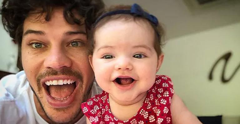José Loreto leva a filha Bella ao teatro: ”Amor e parceria”