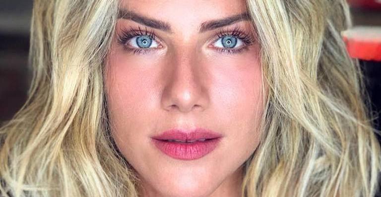 Giovanna Ewbank surge de ponta-cabeça e exibe corpão em local paradisíaco