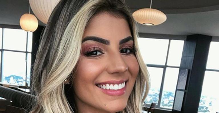 Sexy! Ex-BBB Hariany faz pose ousada e mostra demais