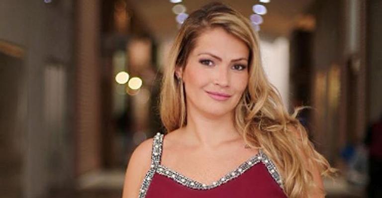 Após emagrecer 30 quilos, ex-BBB Fani Pacheco ousa em foto sensual
