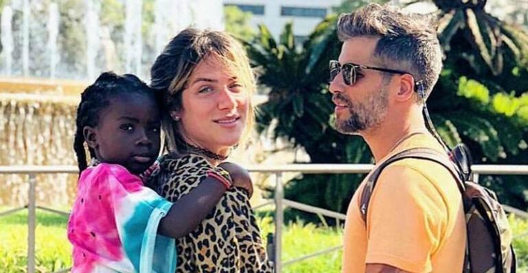 Giovanna Ewbank encanta ao mostrar esposo e filha ”empacotados” para o frio de São Paulo