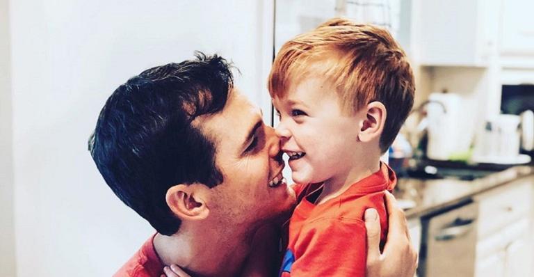 Filho de astro da música country morre aos três anos após acidente trágico