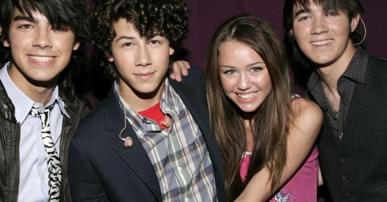 Lovebug, sucesso dos Jonas Brothers, é uma dedicação de Nick Jonas para Miley Cyrus