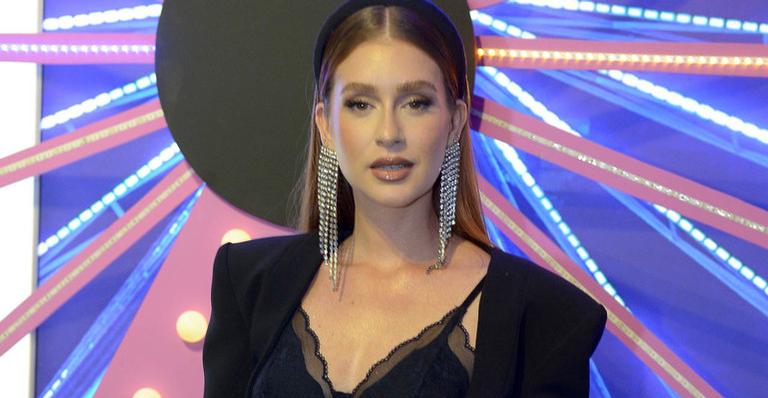 De sutiã e shorts curtíssimos, Marina Ruy Barbosa exibe pernas torneadas