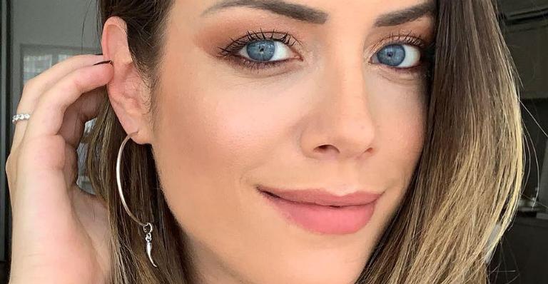 Fabiana Justus encanta a web ao publicar foto fofíssima das filhas gêmeas