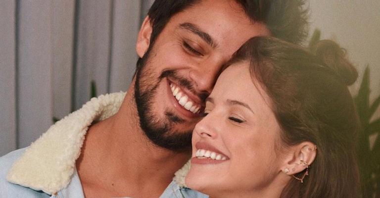 Em clima de romance, Agatha Moreira e Rodrigo Simas trocam declarações nas redes sociais