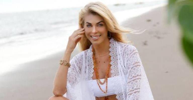 Bazar com roupas da modelo Caroline Bittencourt lota e público compra tudo em duas horas