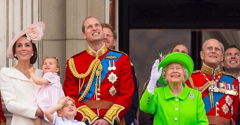 Caçula de Kate Middleton e príncipe William faz primeira aparição pública