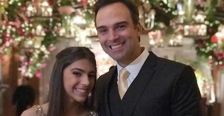 Com festão, Tadeu Schmidt celebra o aniversário de 15 anos da filha