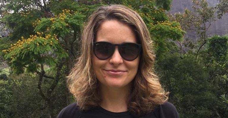 Longe da TV, Cláudia Abreu se prepara para nova série