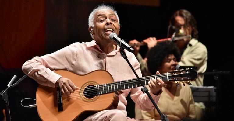 Gilberto Gil relembra momento delicado de saúde durante show e desabafa