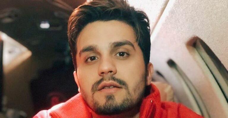 Cantor Luan Santana posta foto dormindo e fãs adoram