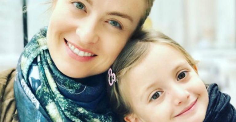 Angélica se derrete pela filha durante apresentação de dança: ”Minha bailarina”