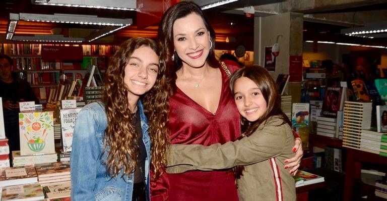 Veruska Boechat prestigia com as filhas evento de livro feito para Ricardo Boechat