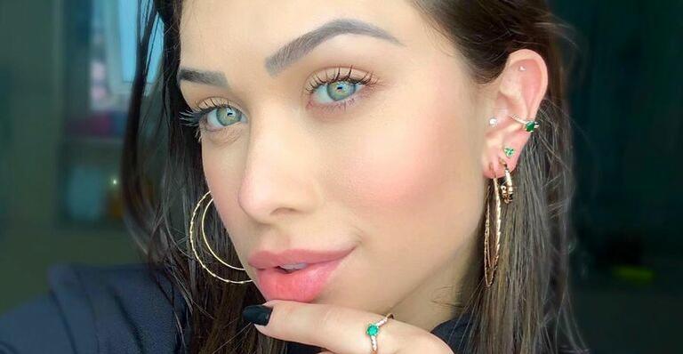 Flávia Pavanelli surge de sutiã e é elogiada pelos seguidores “Zero defeitos”