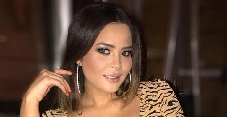 Geisy Arruda surpreende ao aparecer toda comportada em viagem religiosa para Portugal