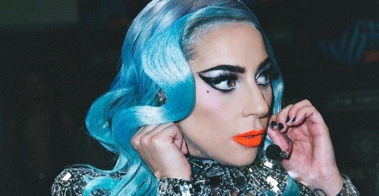 Após ataques nas redes sociais, Lady Gaga manda recado afrontoso durante apresentação de ‘Shallow’
