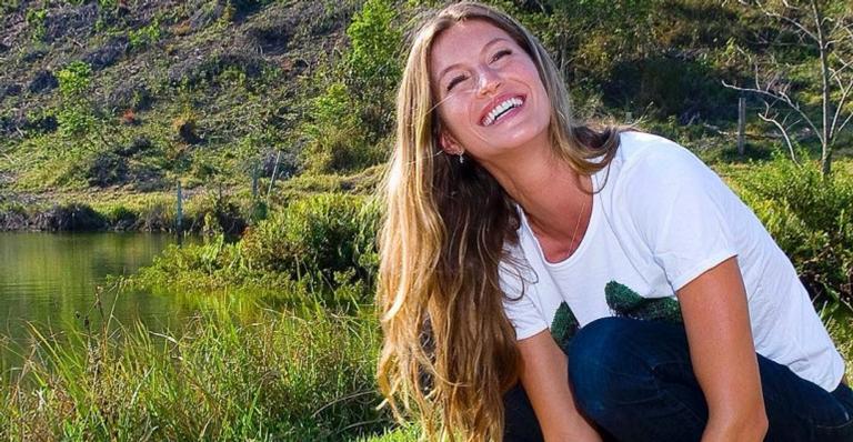 Gisele Bündchen posta clique despida de qualquer peça de roupa e fãs deliram