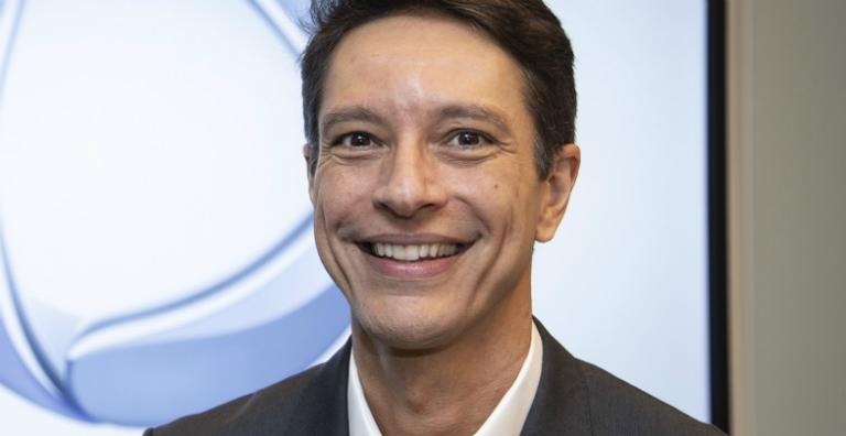 Após 22 anos na Globo News, jornalista Sergio Aguiar assina com a Record TV