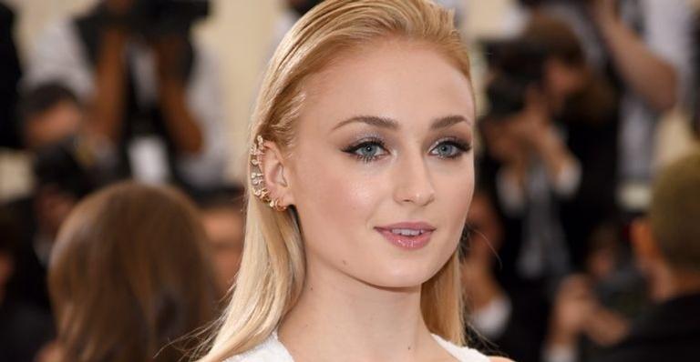 Atriz de ‘Game of Thrones’ assumiu que deu em cima e planejou encontro com ator de ‘Friends’
