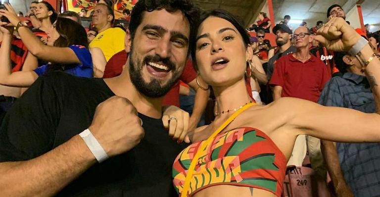 Thaila Ayala mostra momento íntimo com Renato Góes na cama