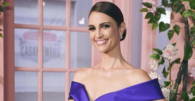 Chris Flores compartilha foto raríssima ao lado do marido e se declara