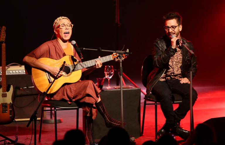 Junior Lima canta com Maria Gadú em show e surpreende com o repertório