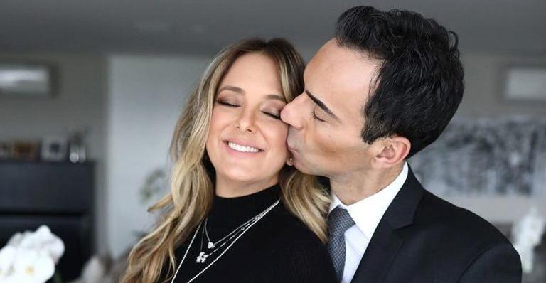 Ticiane Pinheiro se declara para Cesar Tralli com foto do barrigão