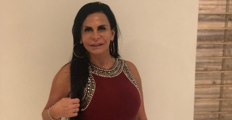 Filha de Gretchen completa 16 anos e chama atenção pela beleza