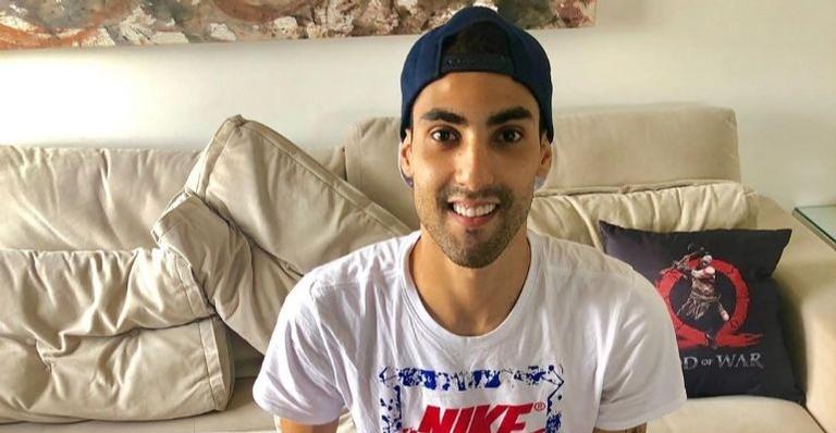 Jogador da Seleção Brasileira de Vôlei se declara para namorado com letra romântica