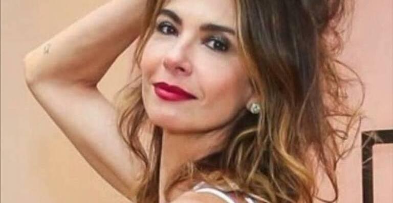 Luciana Gimenez coloca filho Lucas Jagger em caixa de boneco e surpreende fãs