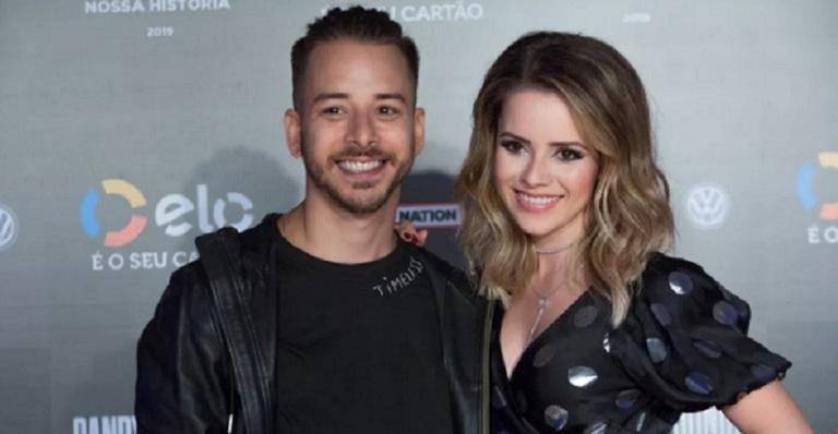 Sandy revela detalhes da turnê com o irmão Junior e internautas ficam em êxtase